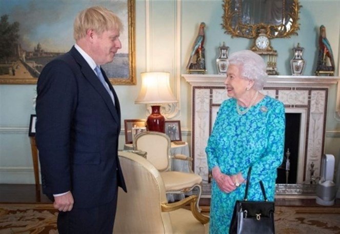 ملكة بريطانيا تصادق على قانون يؤجل تنفيذ خروج بلادها من الاتحاد الأوروبي