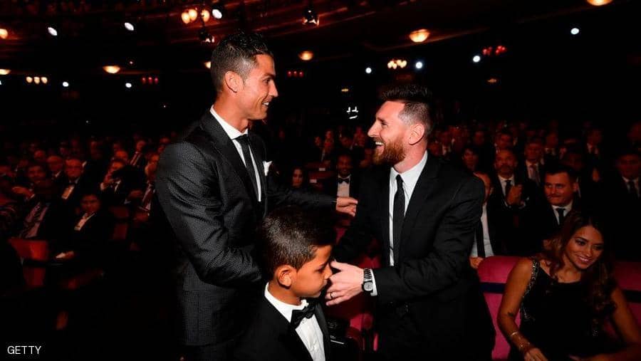 في كلمتين.. “أسطورة التدريب” يحسم الفارق بين ميسي ورونالدو