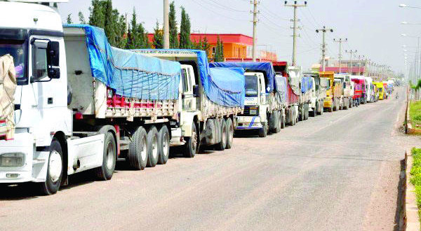 ضبط 9 شاحنات محملة ببضائع غذائية مهربة وغير مرسمة كمركياً في ديالى