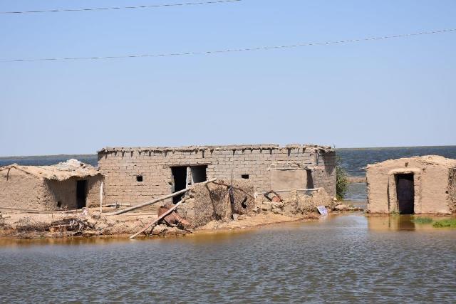 غرق منطقة الميمونة في ميسان والدفاع المدني تخلي الاهالي
