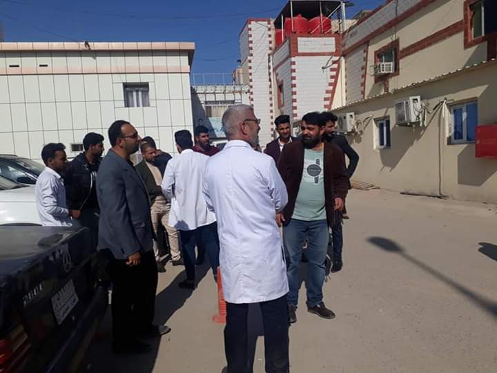 كوادر المهن الصحية في مستشفى محمد الموسوي يواصلون الإضراب عن العمل