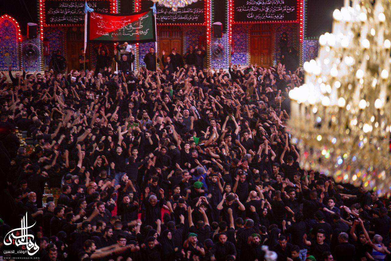 المسلمون يحيون اليوم ذكرى العاشر من محرم والملايين توافدوا إلى كربلاء المقدسة