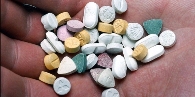 اعتقال عصابة مختصة بترويج المخدرات ومتهم بالإرهاب في بغداد