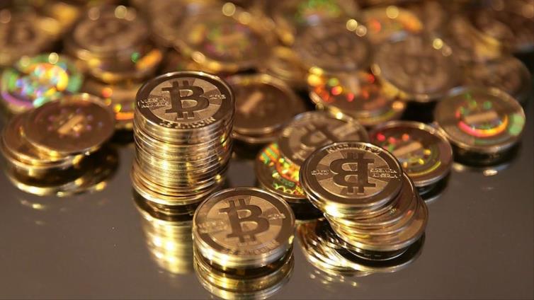 عملة بتكوين الرقمية تهبط لأدنى مستوى لها خلال 4 أشهر