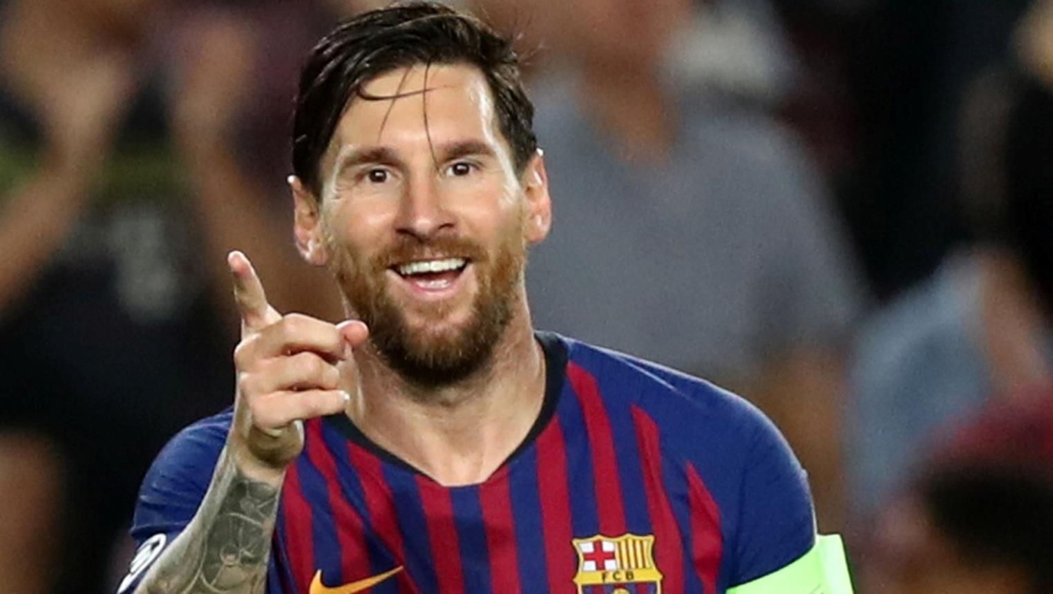 ميسي يسعى لتجريد بيليه من رقم أسطوري