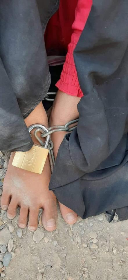 اعتقال والد طفلتين قام برميهن بعد تعذيبهن وتقييدهن بالاغلال جنوبي بغداد