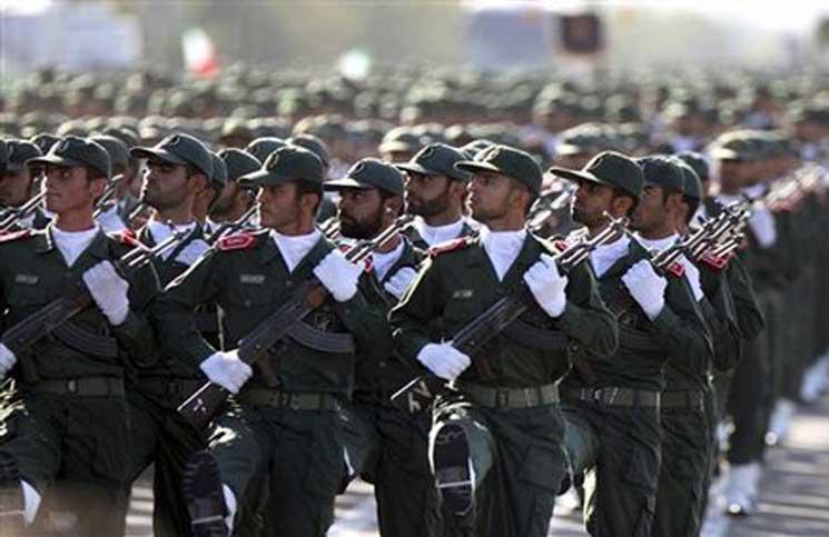 قتلى وجرحى من الحرس الثوري الإيراني إثر هجوم على استعراض عسكري