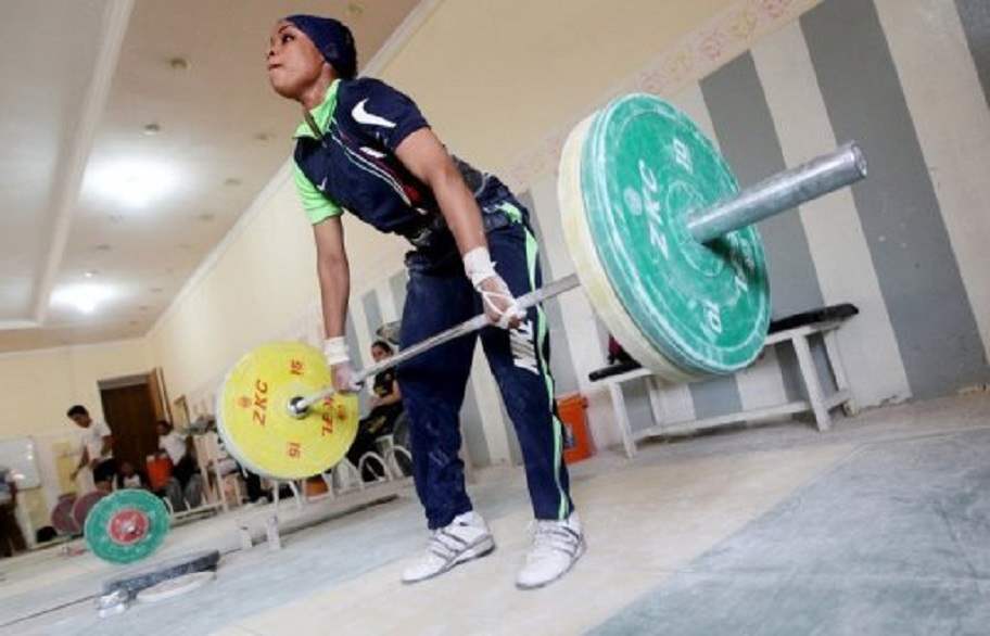 لاعبات اربيل برفع الأثقال يغادرن للبحرين