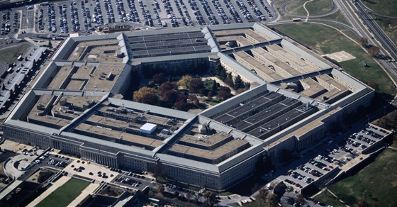 البنتاغون يعيّن رئيساً جديداً للقيادة المركزية الأميركية