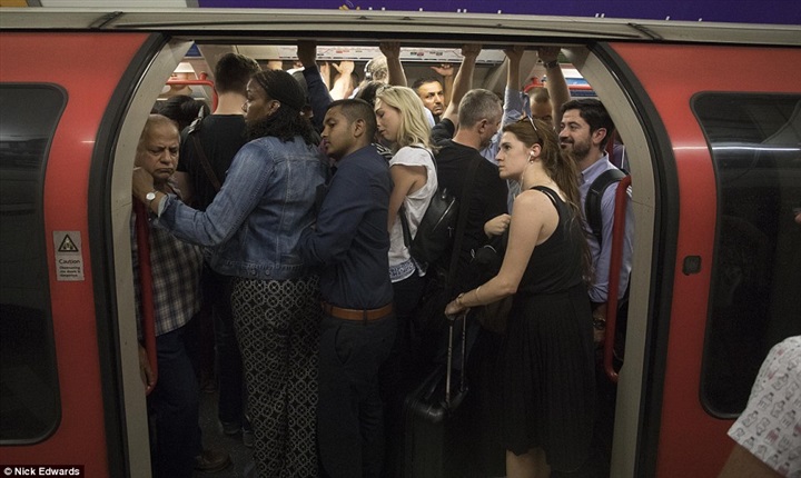 ارتفاع درجات الحرارة يسبب فوضى في بريطانيا