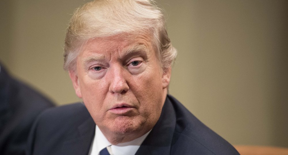 واشنطن بوست: مسئولون أمريكيون يطالبون العالم بتجاهل تغريدات ترامب