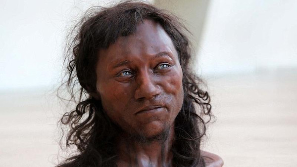 “الغارديان” تكشف أصول البريطانيين .. بشرتهم سوداء وعيونهم زرقاء !