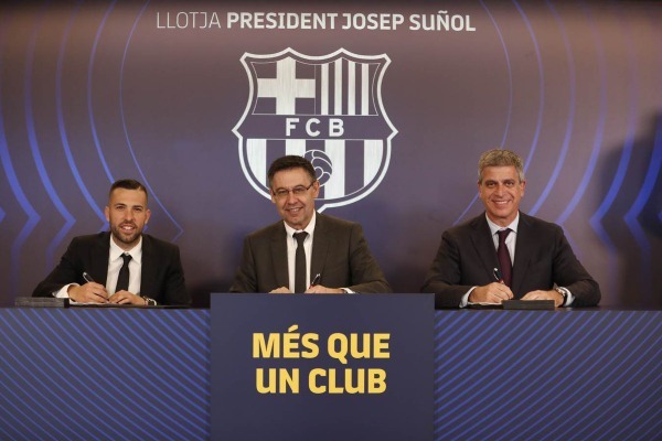 برشلونة يحصن نجمه بنصف مليار يورو