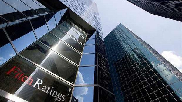 وكالة “فيتش” ترفع درجة الدين السيادي لليونان