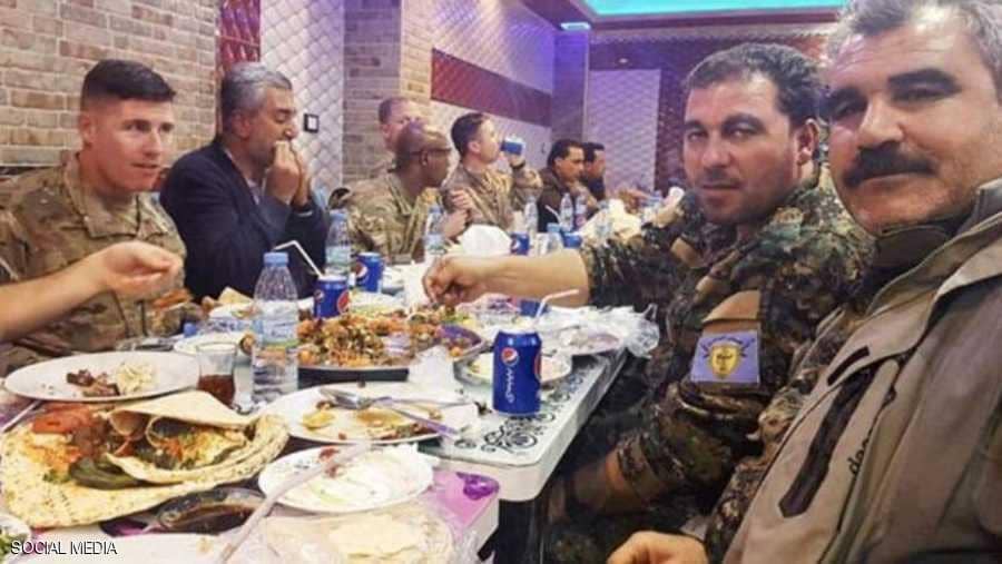 أنقرة تحذر واشنطن من تكرار مشاهد الجنود الأمريكيين مع مقاتلين أكراد