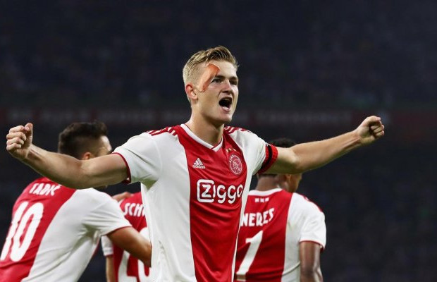 محاولة أخيرة من برشلونة لخطف دي ليخت