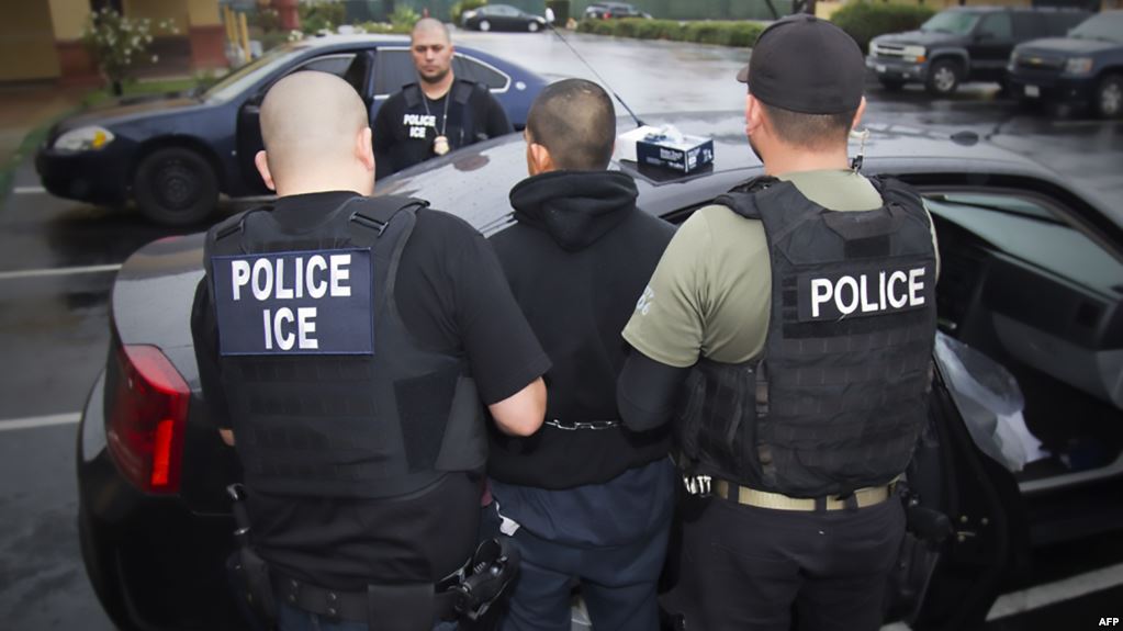 هيومن رايتس: أمريكا رحلت 30 عراقيا وهددت بعضهم بالسجن