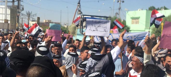 العشرات من اهالي الشامية في الديوانية يتظاهرون للمطالبة بتوفير الخدمات