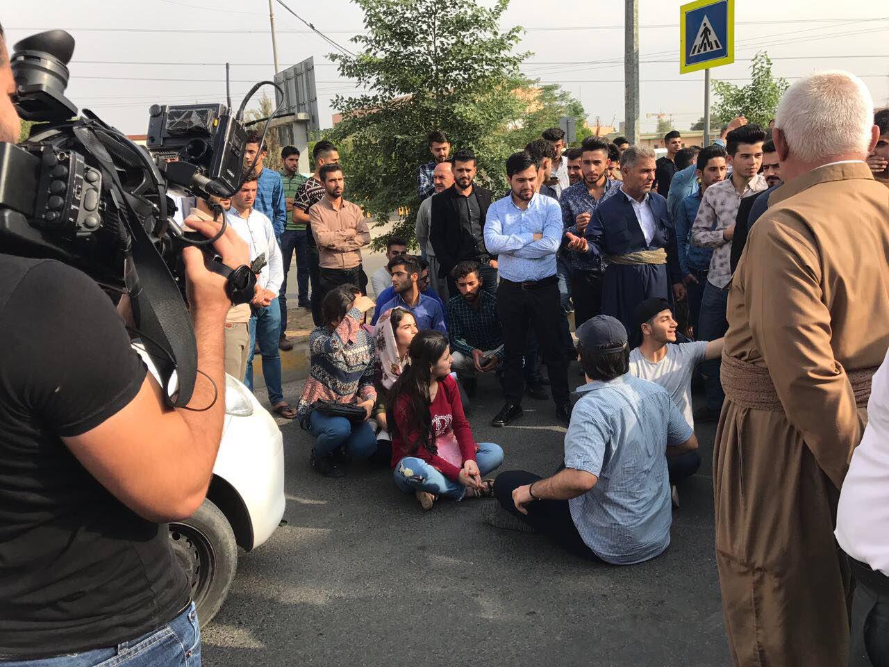 طلبة كردستان يتظاهرون امام وزارة تعليم الإقليم بسبب نظام القبول المركزي