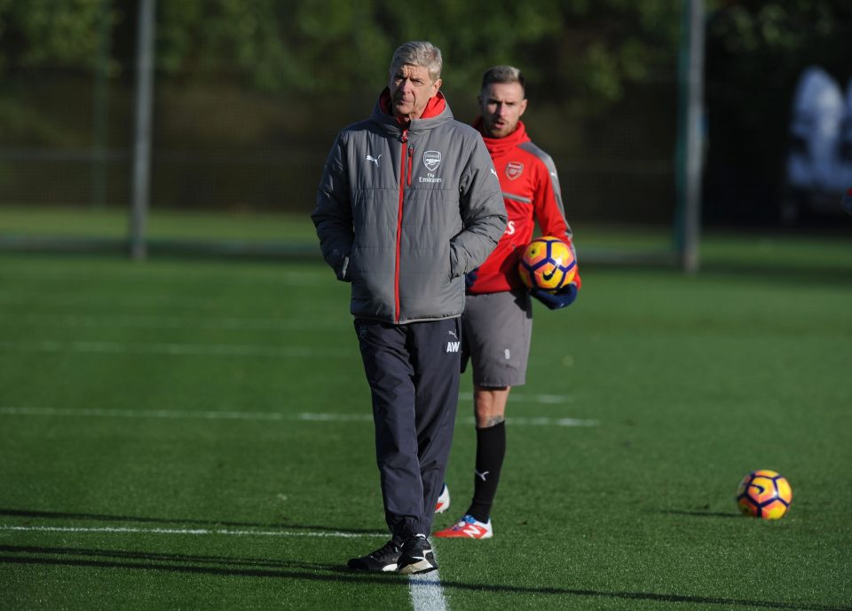 فينجر يصدم لاعبي آرسنال بقراره المفاجئ