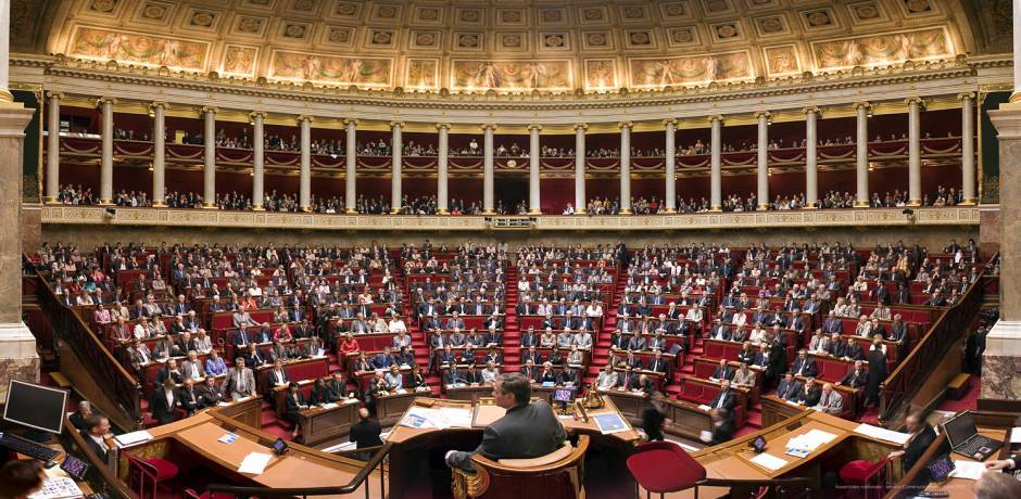 البرلمان الفرنسي يصوت على قانون جديد يشدد “قواعد اللجوء”