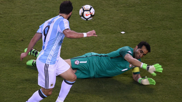 هيغوايين: كنت سأعتزل بعد نهائي كوبا أميركا