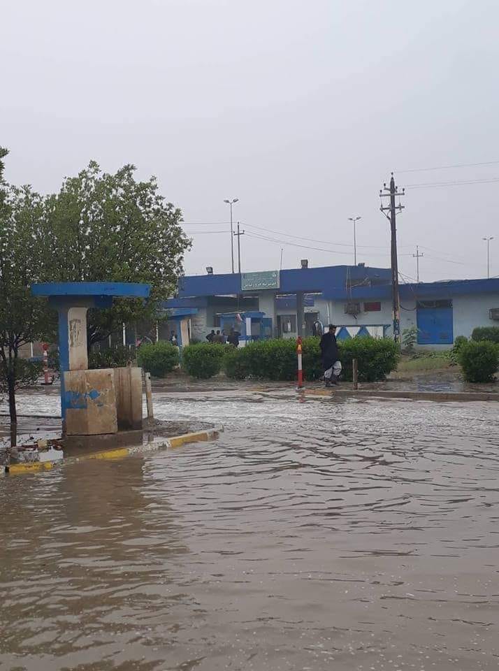 غرق الشوارع في عدد من المحافظات نتيجة مياه الأمطار والأهالي يطالبون بمحاسبة الفاسدين