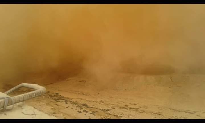 بالصور .. عاصفه ترابيه تجتاح مدينة حديثة غرب محافظه الانبار