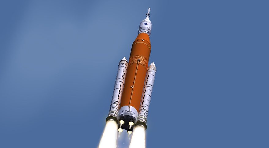 ناسا تختبر إطلاق محرك صواريخ SLS لمهمة القمر
