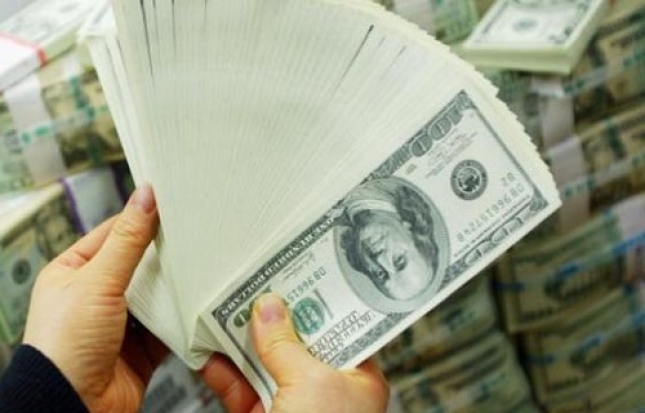 تراجع مبيعات المركزي من الدولار الى 142 مليون