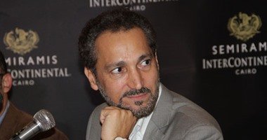 الفنان نصير شمه يتبرع بدمه لصالح الهلال الأحمر المصرى